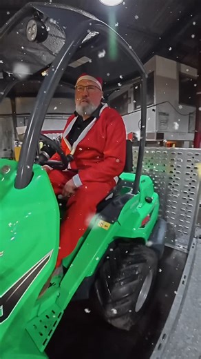 Chichester Farm Machinery on Instagram: "🎄 Christmas has come early! 🎄 Santa’s ditched his sleigh and upgraded… and now you can too! Buy a NEW Avant 640i (with rear side weights) for £37,245 + VAT and we’ll throw in a FREE Brian James General Plant Trailer to carry all your festive treasures. ✨ BUT… there’s only one of these magical offers available. When it’s gone, it’s gone – just like the last mince pie. What you get: 🎁 Brand new Avant 640i – fitted with rear side weights 🎁 FREE Brian Jam