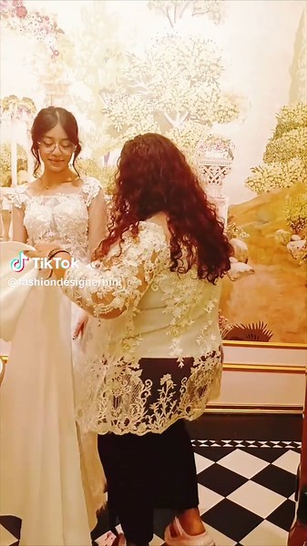 Fashion Designer Ni Ni: Innovating Style