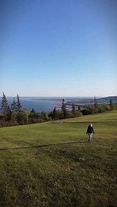 Save this breathtaking coastal hike in Nova Scotia for your summer bucket list! ⬇️ Follow @roving.mapletales for more epic hike recommendations on the East Coast 🇨🇦 as we keep exploring 🦞 🌳 Trail Name: Jodrey Trail 📍Location: Blomidon Provincial Park (1.5 hours from Halifax) ↔️ Hike Distance: 7.5 km (moderate challenge) ⌚️Hike Duration: 2-2.5 hours to finish ❗️Remember to keep our trails pristine by following ‘Leave No Trace’ #blomidon #jodreytrail #blomidonprovincialpark #novascotiaparks #