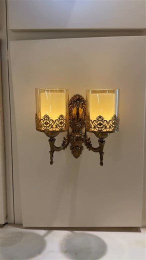 Antique Double Head Wall Lamp with 3 Colour Changing Feature (White, Warm White & Natural White) for your Beautiful Living room, Bedroom, Dining Area, Hallway, Balcony Area etc..✨ Length- 1 feet Width - 1 feet Material- Metallic Frame with Double Glass Head Feature- 3 Colour Changing Feature Bulb (White, Warm White & Natural White) Price- 1,900/- #SparcLights #ModernLights #ModernWallLights #LightsInDelhi #Gurgaon #WallLights #Chandelier #OnlineLamp #OnlineWallLights #midori #luxury #designerlig