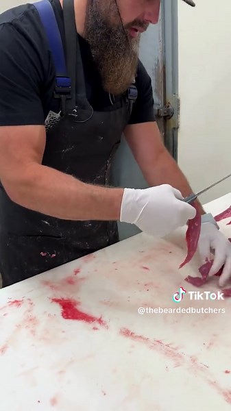 Cutting Beef Stir-Fry! 🥩🔪 #beef #butcher #stirfry #thebeardedbutchers