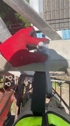 ⚡ How Linemen Secure Power Cables with Flat Aluminum Wire! 😱 #Shorts