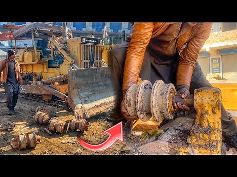 Amazing Technique of Repairing Bulldozer KOMATSU D85 Track Roller