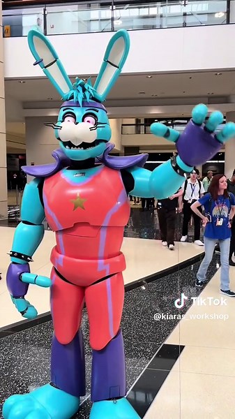 Exploring Glamrock Bonnie at C2E2