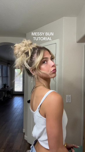 Easy and Cute Messy Bun Tutorial