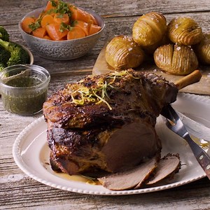 Sometimes you can’t beat an old favourite. This recipe for a whole roast leg of lamb couldn’t be simpler. We’ve created a delicious herb & lemon rub to create the perfect roast leg of lamb. Did you know our whole leg of lamb is also Bord Bia approved and 100% Irish? 🇮🇪 We know the Easter family dinner plans might have been throw off by recent events but you can still make a treat for yourself – and why not save the leftovers to create a tasty leftover lamb sandwich during the week? | Lidl Irel