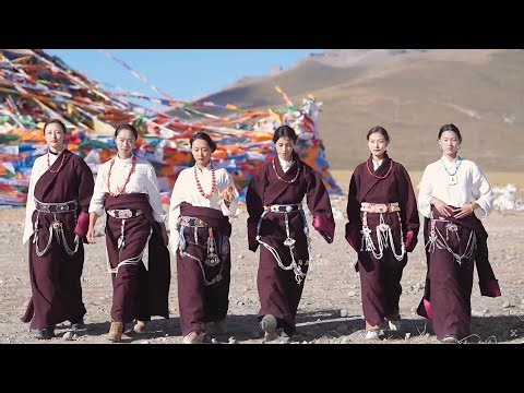 Beautiful scenery of the Tibetan plateau, authentic Tibetan girls