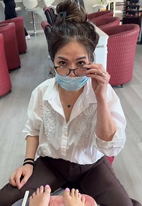 Helping at the Nail Salon: Natalie Reynolds' Honest Moment