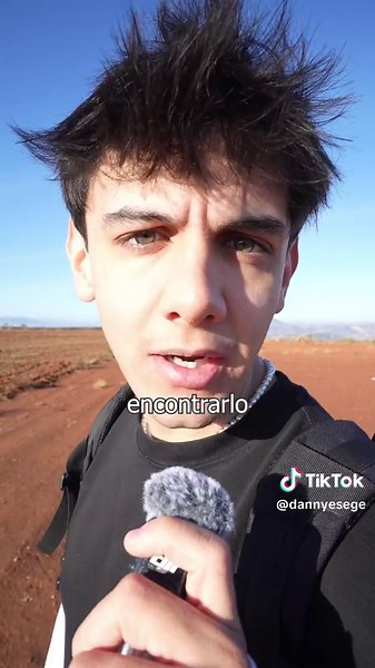 Busqué un hotel secreto. | hotel room