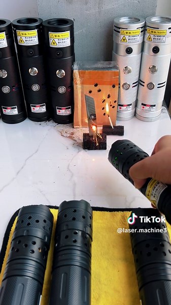 80-watt laser igniter penetrates the blade#tiktok #laser #laserigniter #diy #lazer