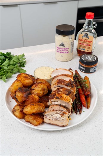 #AD Farm Boy is where fresh meets festive 🙌🏾 Their cranberry & pecan stuffed chicken breasts come ready to cook — I sear, roast, and pair them with crispy potatoes, maple-harissa carrots, and Farm Boy’s herb & garlic mayo. Perfect for the season. INGREDIENTS (SERVES 4): 4 Farm Boy™ Cranberry Pecan Stuffed Chicken Breasts (1 per person) Farm Boy™ Herbs & Garlic Mayo Spread (as needed) 1 tbsp Farm Boy™ Harissa Seasoning Mix 3–4 tbsp neutral oil (for searing carrots) 4 medium Yukon Gold potatoes 