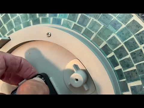 How to insert a battery into a wall clock