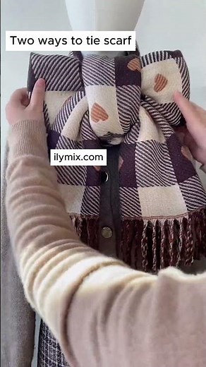 Two ways to tie a scarf. Fall winter outfits.