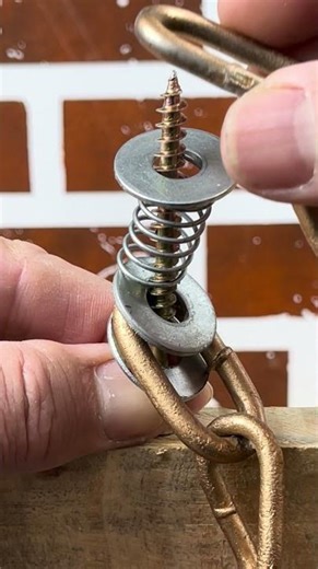The smartest trick for a simple screw. Change how you use a basic screw#USA #SmartScrew #DIYHack