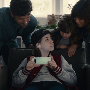 Vom 📱 zum 📺 mit einem Klick. Mit Smart View kannst du Filme & Videos mit nur einem Tap vom Galaxy Note10 auf den TV übertragen. | Samsung