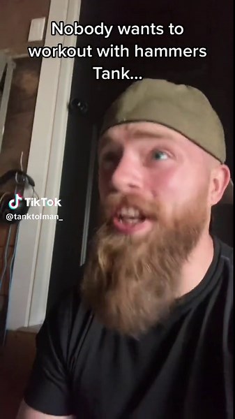 Benefits of Working Out with Hammers at the Gym