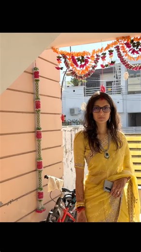 joshi_family on Instagram: "New Ghar Dekha With Her 😍"