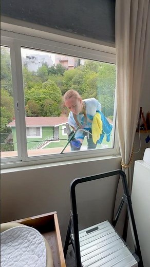 Traditional Window Cleaning – Squeegee Work Done Right!