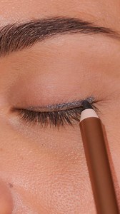 7.1M views · 19K reactions | Keep it simple but make it stand out. A bold liner is all you need for New Year’s Eve.  | ZOEVA | Facebook