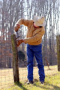 How to Use a Laser Level to Align Fence Posts
