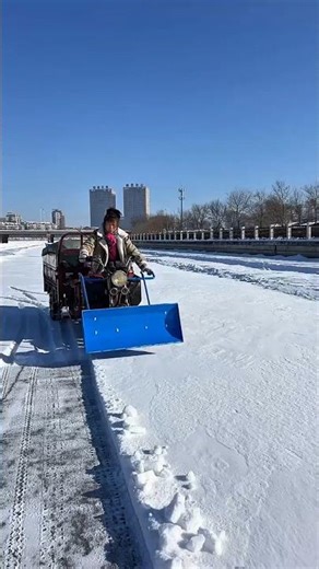 😱 Mom vs Snow Storm! The Tuk-Tuk Trick Saved the Day ❄️🛺
