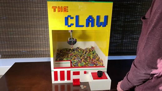Working LEGO Claw Machine by LegoTechnicsRule https://bit.ly/2UtOTm4 | Beyond the Brick