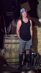 The festive season's here! The perfect time for some Fred Dagg a-dagging, 7 Trevors trevving, and a gumboot in a pear tree 🎄 In the winter of 1976, John Clarke's Big Dagg Band and John Hore (aka John Grenell) hit the road for a 52-date tour across Aotearoa. This half-hour TV special captures the magic, featuring Clarke’s sharp quips, monologues, and musical mischief. Highlights include his Elvis impression, a bit of yodelling, and a rollicking rendition of ‘The Gumboot Song’. Watch the full epi