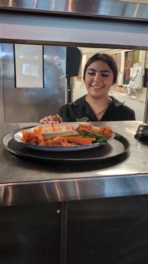 When the kitchen says your food is ready… 🏃🏻‍♀️🏃🏻‍♂️