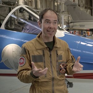 🛩️ Le moindre problème sur un Alpha Jet peut avoir de grandes conséquences ! Après réparation, l’avion va être poussé dans ses retranchements pour être sûr que tout est opérationnel ! ▶️ Rafale, mirage : les mécanos du ciel, inédit sur #RMCDécouverte et sur RMC BFM PLAY : https://bit.ly/4hfW0Xv | RMC Découverte