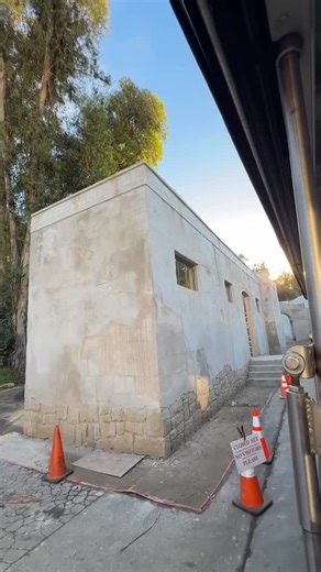 FIVE FIRES YOUTUBE on Instagram: "New structure has arrived at little Europe on the Universal Studio Tour - Do you think it’s for a movie, commercial, show or Fan Fest? Crazy to see this construction . . #universalstudiohollywood"