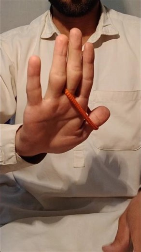 Rubber Band Walks to Thumb | Impossible Finger Magic