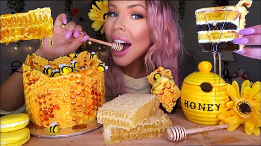 ASMR EATING HONEYCOMB CAKE, EDIBLE HONEYBEES, RAW HONEYCOMB, SUNFLOWER COOKIE EATING SHOW 먹방 MUKBANG | HunniBee ASMR