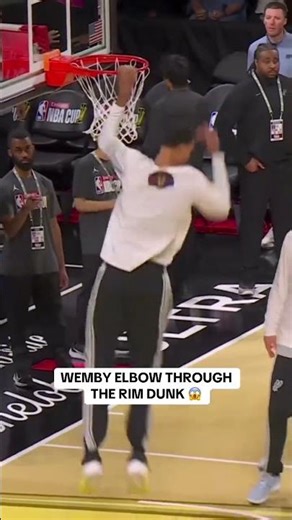 Wemby easily puts his elbow in the rim