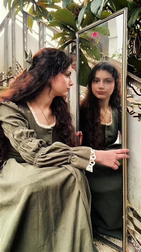 🌷🎀🌸#behindthescenes #cottagecore #longhair #vintage #dress #selfie #backstage #girls #portrait #narnia #makeuptutorial #make #makeup