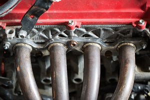 7 Signs You Have An Exhaust Manifold Leak | Complete Car