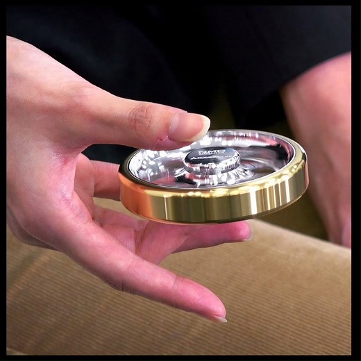 21M views · 20K reactions | This fidget spinner was designed by Japanese engineers for some serious spin time - 24 minutes is the new record! Read more > www.bit.ly/GWR-Fidgetspin | Guinness World Records | Facebook