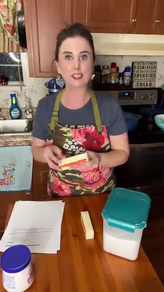 This 4 Ingredient Marshmallow Buttercream is my FAVORITE frosting! Make sure you watch til the end to see what I do with it. Marshmallow Buttercream Frosting recipe➡️: https://www.mrshappyhomemaker.com/marshmallow-buttercream-frosting/ Grandma Millie’s Oatmeal Cookie recipe➡️: https://www.mrshappyhomemaker.com/grandma-millies-famous-oatmeal-cookies/ | Mrs Happy Homemaker