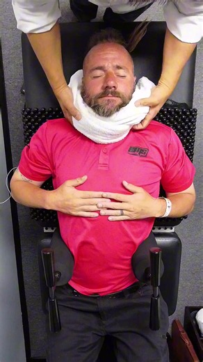Hard working father from Washington State gets a much needed Northern California Ring Dinger®️ in Sacramento. Check out his reaction!! . . #RingDinger®️ #spinaldecompression #SciaticaRelief #HerniatedDisc #SacramentoChiropractor
