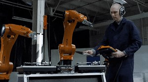 robots vs. music, automatica by nigel stanford shows mechanical arms that rock and revolt