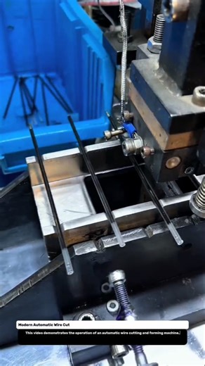 Modern Automatic Wire Cutting & Forming Machine – High Precision Industrial Technology.