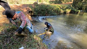 13M views · 106K reactions | Eles encontraram um valor imensurável do tesouro dentro do cofre do fundo do rio | Jack Charles | Facebook
