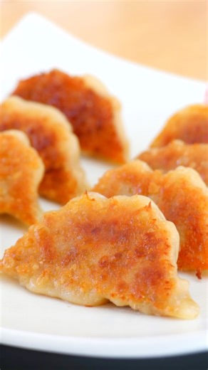 The BEST Chinese Potsticker Recipe — Golden & Juicy Every Time! 🤩 Serves: 48 potstickers Prep time: 1 hour 30 minutes Cook time: 10 minutes Dumpling filling: 1 pound ground pork 4 fresh shiitake mushrooms, minced 2 tablespoons soy sauce 1 tablespoon dark soy sauce 2 tablespoons oyster sauce 1/4 teaspoon five-spice powder 1/4 teaspoon white pepper 1 1/2 tablespoons cornstarch 3/4 cup water 6 tablespoons extra light olive oil (or other cooking oil), divided 2 tablespoons sesame oil 3 cups Taiwane