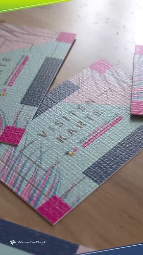 Gestalte deine besondere Visitenkarten aus Leinenstruktur