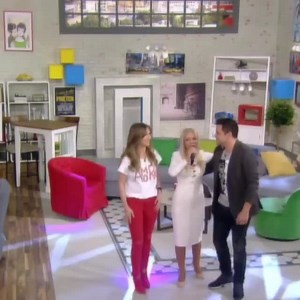 629K views · 35K reactions | Ziua României să unească toată suflarea românească !!! La mulți ani români,oriunde v-ați afla !!! ❤❤❤ Din bătrâni am învățat Să-mi iubesc neamul și glia. O țară Dumnezeu ne-a dat, Să trăiască România !!! | Ludmila Balan | Facebook