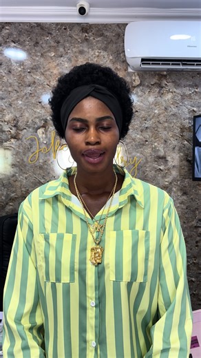 Elegant 18kt Gold Twist Chain and Pendant Set