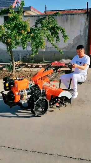 A multi-functional walk-behind micro-tiller, one machine with multiple functions, saving labor and effort, can be used with various farm tools, easy and flexible to operate, a good helper for agricultural planting!#Factory #tiktok #fyp #tractor #daily #Microtiller#agriculture#agricultural machinery#Agricultural planting#export trade#Factory sales