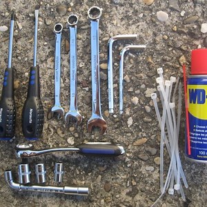 Where to spray a carb cleaner on a lawnmower? 7 steps