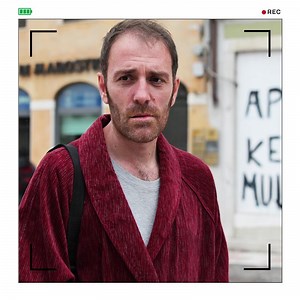 A surreal title that brings us a bit closer to the current sad situation. What happens if the entire production system of a country stops? Firms, closed schools, empty streets. This is the scenario, in the form of comedy, told in the 2011 film by Franco Patierno. A small village in the north-east of Italy finds itself without workers. After a violent storm, a robust immigrant community disappears. Discover with us Bassano del Grappa and the plot of the film on bit.ly/Cosedellaltromondo_IFM | Ita