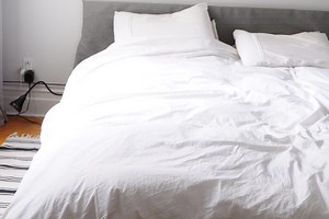 How To Clean Your Bedroom Thoroughly and Efficiently: A Quick & Easy Guide