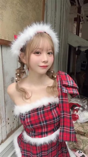 TIKA_official キャバドレス コスプレ on Instagram: "クリスマスまであと10日🎅🎄🤍 ⁡ リボンとチェックが可愛い新作サンタ🎀撮影𝒐𝒇𝒇 𝒔𝒉𝒐𝒕📸⸜❤️⸝⁡ #サンタコスプレ #サンタコス #サンタコスはtika @wakabayashimomo"